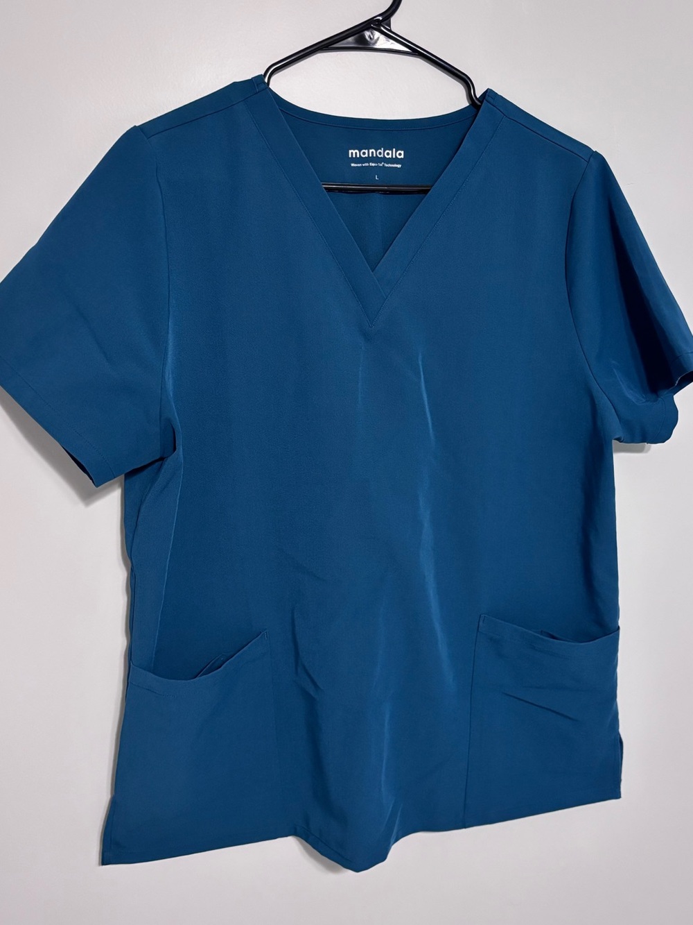 Bundle of 4 Women’s V-Neck Tunic Scrub Top in Blues and Green - Picture 7 of 16